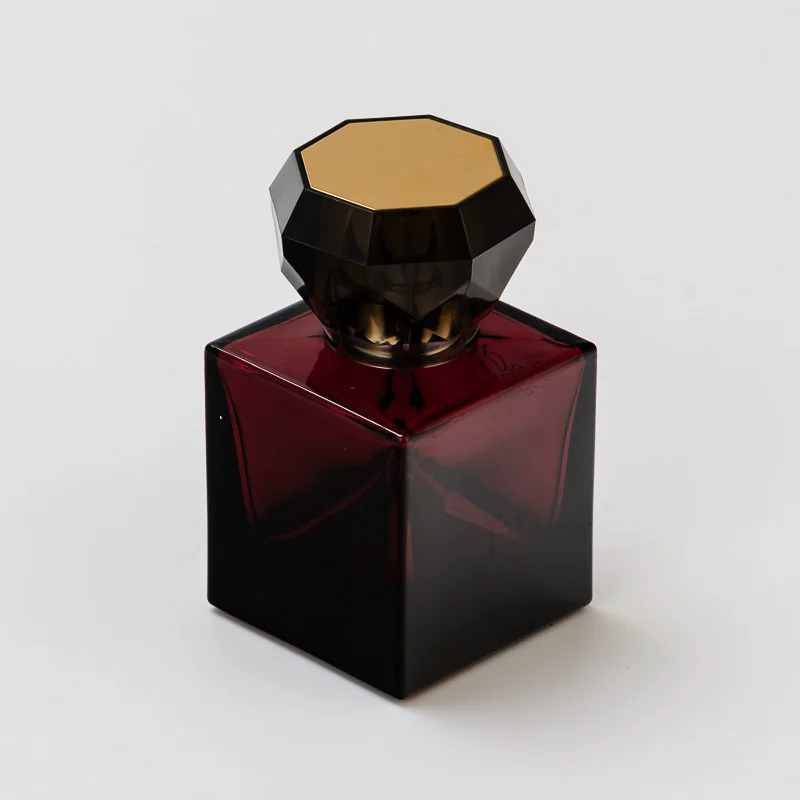Wholesaling Luxury Dark Red Square Glass Perfume Bottle with Unique Lid