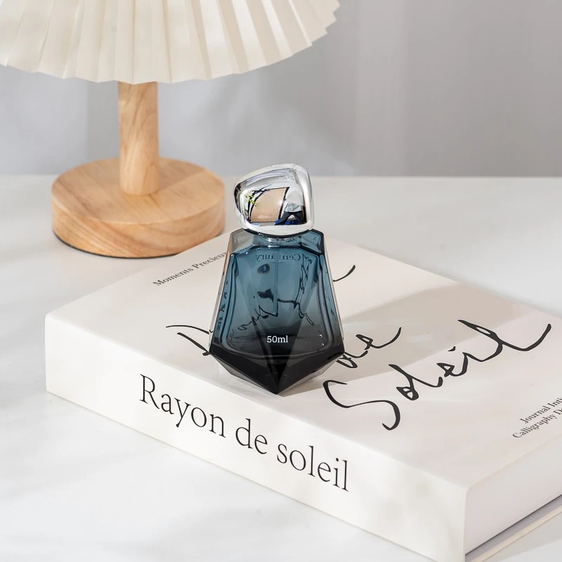 Creative Style 50ml Custom Color Glass Perfume Spray Bottle with Silver Lid