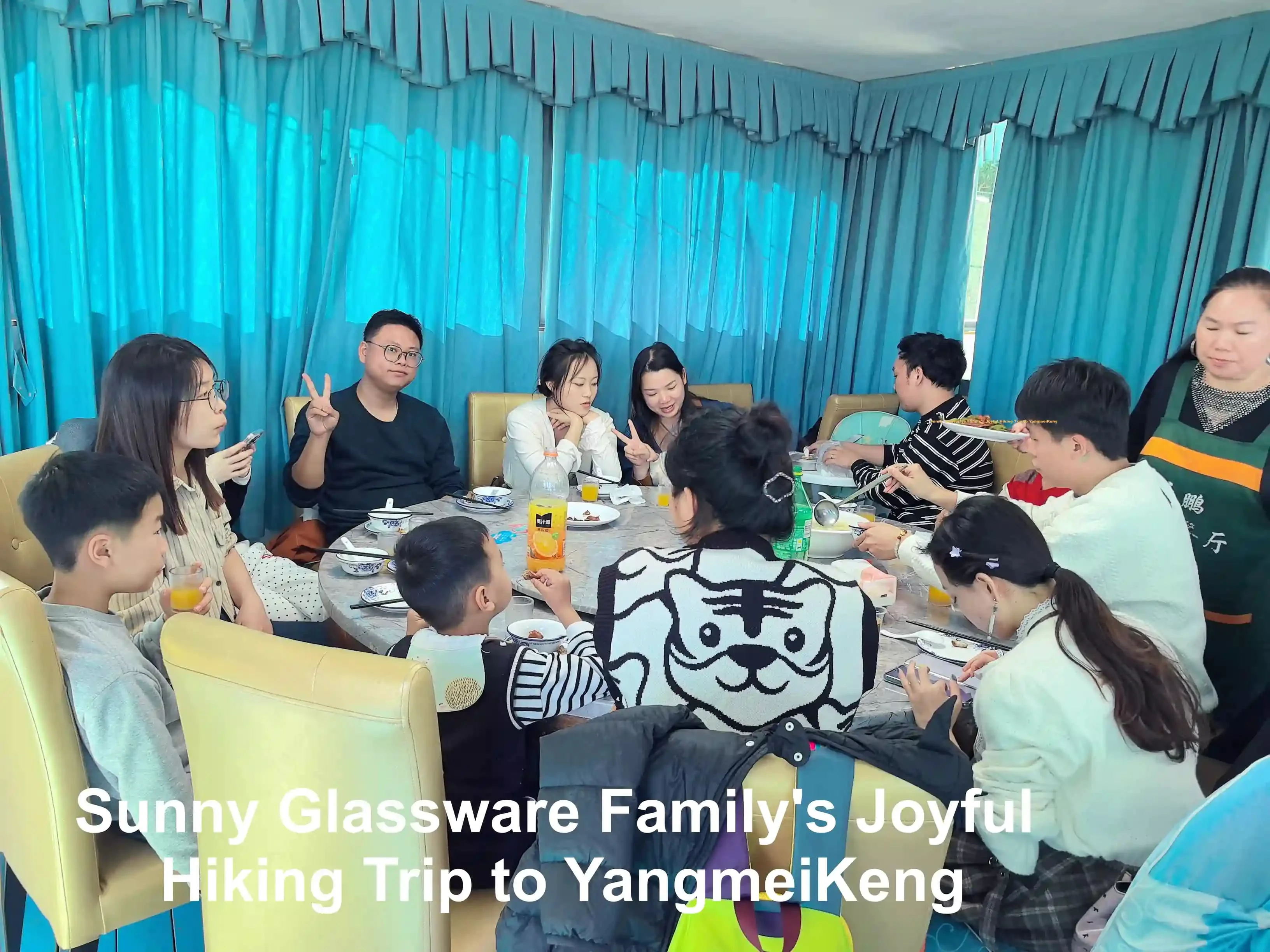 Sunny Glassware Family's Joyful Hiking Trip to YangmeiKeng