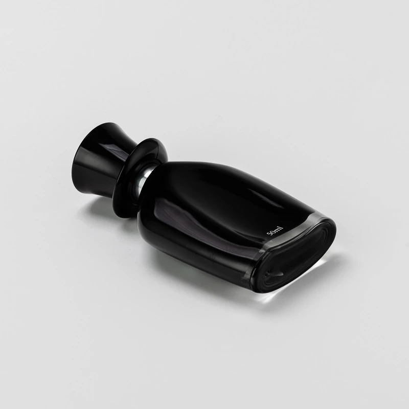 Unique Design Black Glass 50ml Perfume Bottle with Black Cap