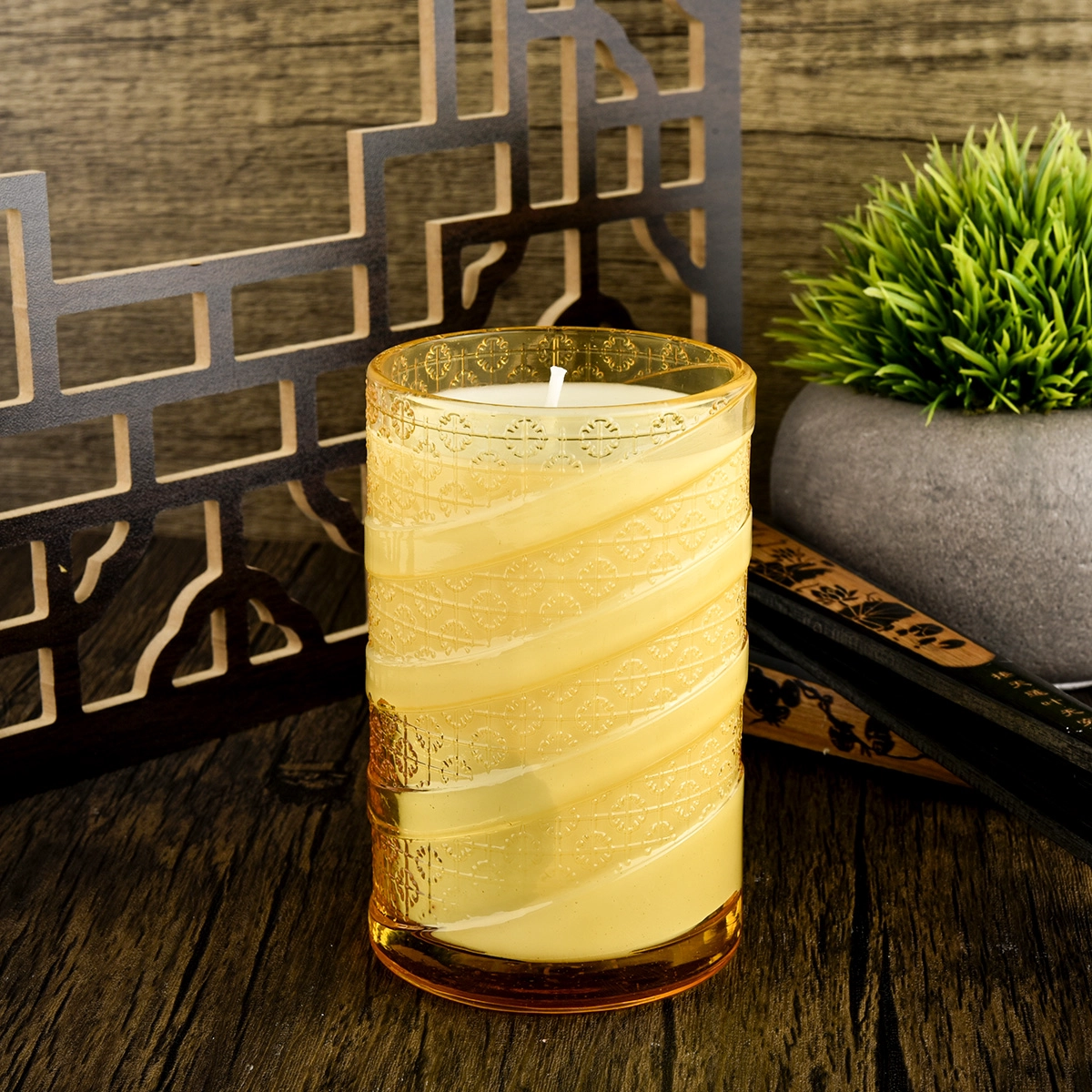Wholesale Luxury Glass Candle Jar with Spiral Embossed Design