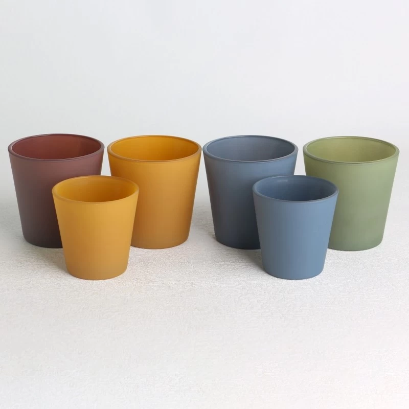 China Mehrfarbiges, mattiertes, undurchsichtiges, gesprühtes Duftkerzenglas aus Glas Hersteller
