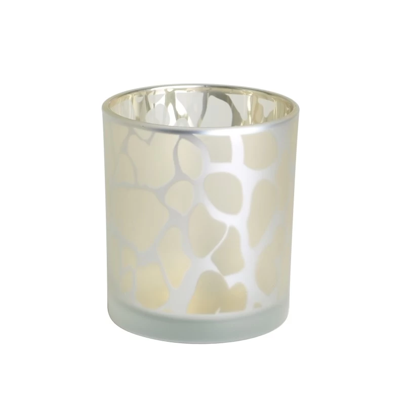 China Jarra de vela de vidro prateado com padrão oco a laser galvanizado, velas perfumadas com tampa dourada fabricante