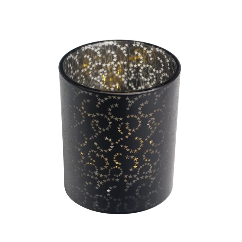 중국 스프레이 색상 불투명 레이저 중공 별 패턴 검은 유리 캔들 항아리 나무 뚜껑 세트가 있는 향기로운 양초 제조업체