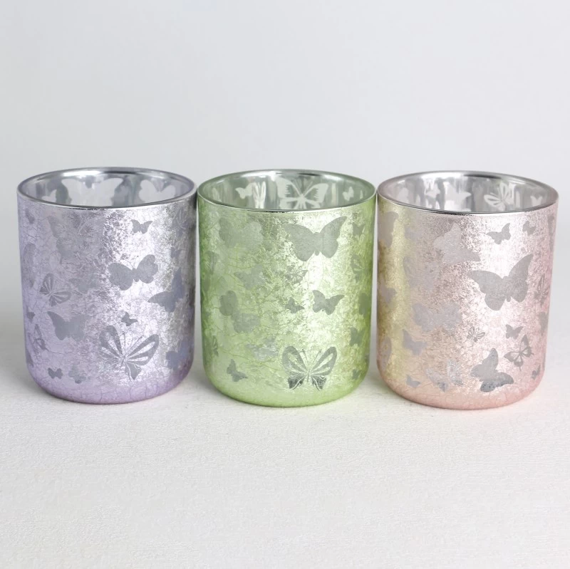 porcelana Tarro de vela de vidrio con patrón de mariposas huecas láser opaco de color en aerosol galvanizado con tapa fabricante