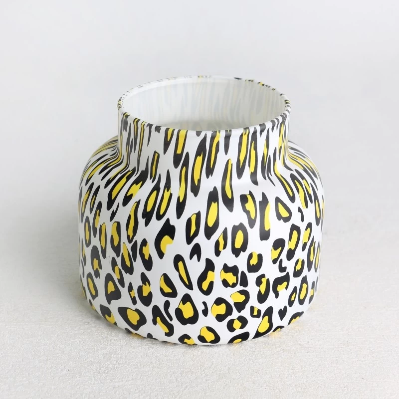 China Frasco de tinta com acabamento para transferência de água em formato de leopardo com estampa de leopardo jarra de vela de vidro fabricante