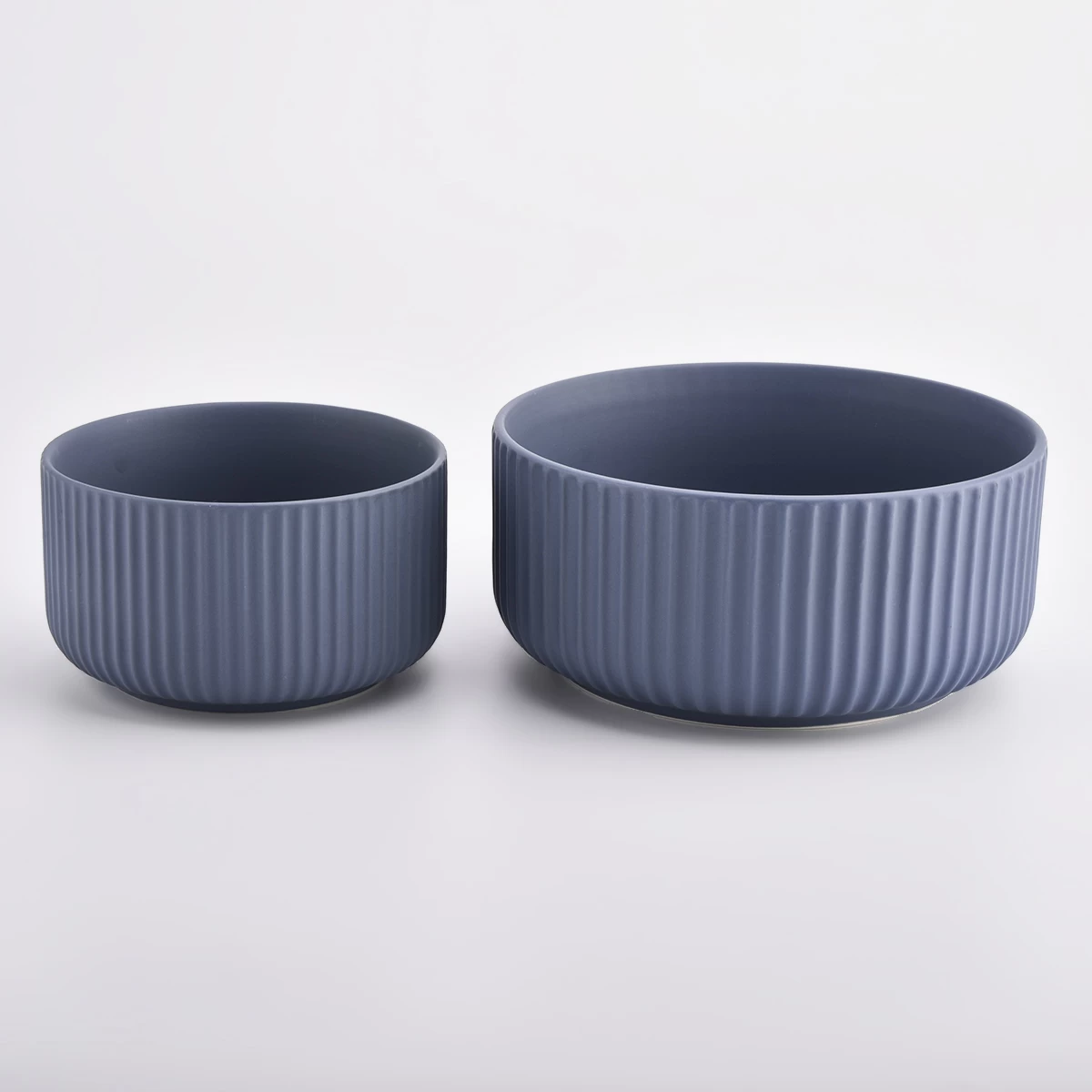 Guci lilin hitam keramik bergaris dengan warna hitam matte