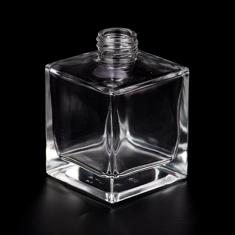 Newly design luxury square shape 200ml glass bottle for home deco