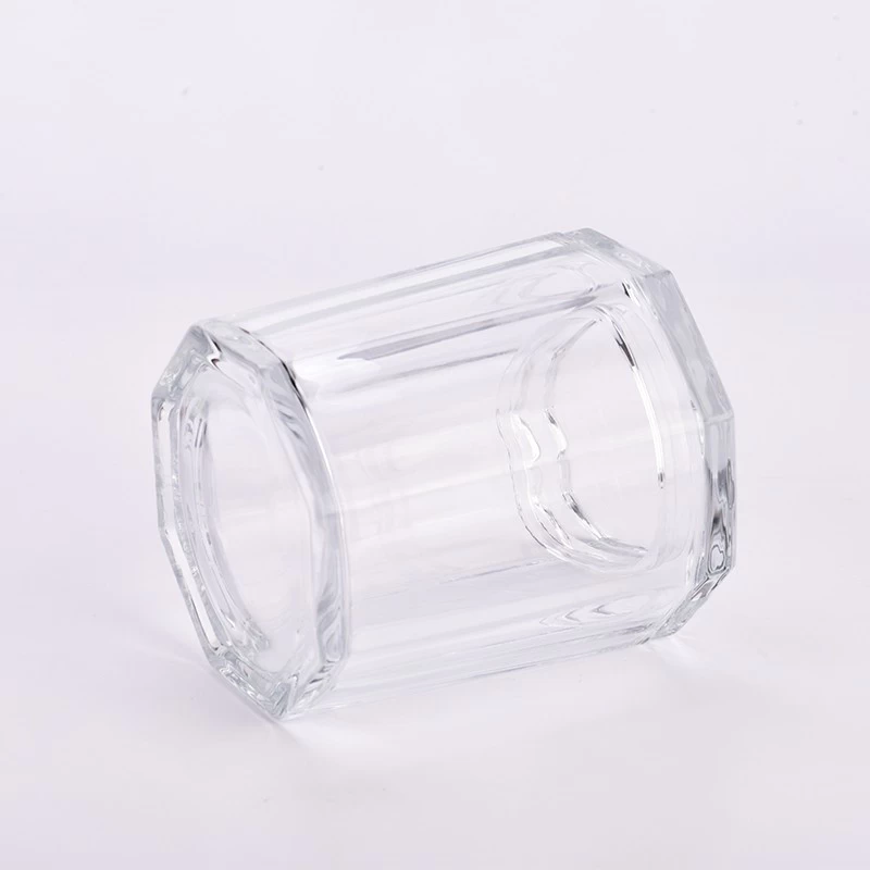 Beliebte 700-ml-Glaskerzengläser mit polygonaler vertikaler Linie und Glasdeckel für Hochzeiten