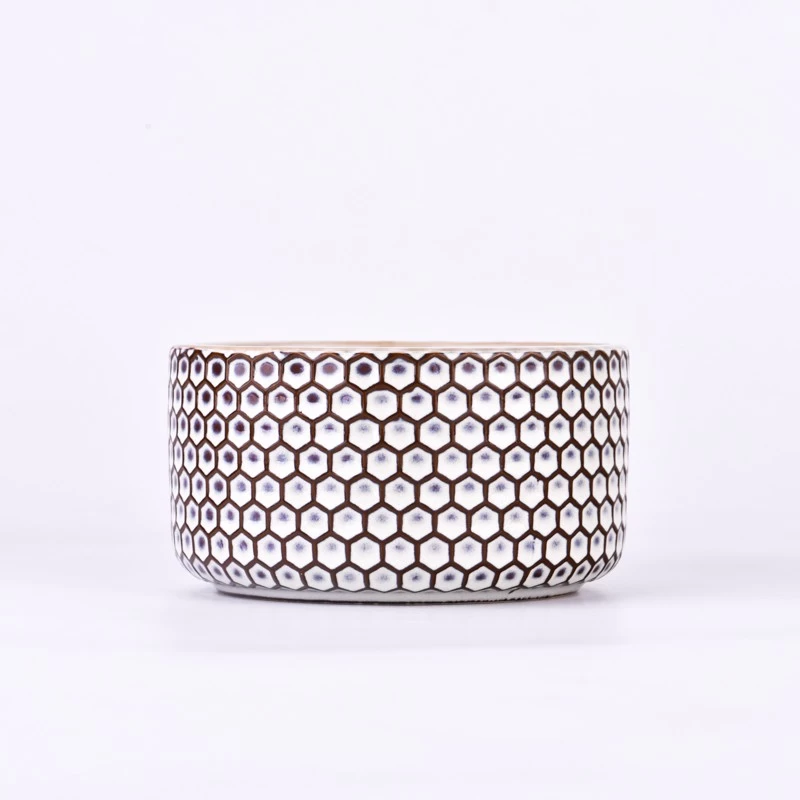 3 wicks ceramic vessel with honeycomb pattern