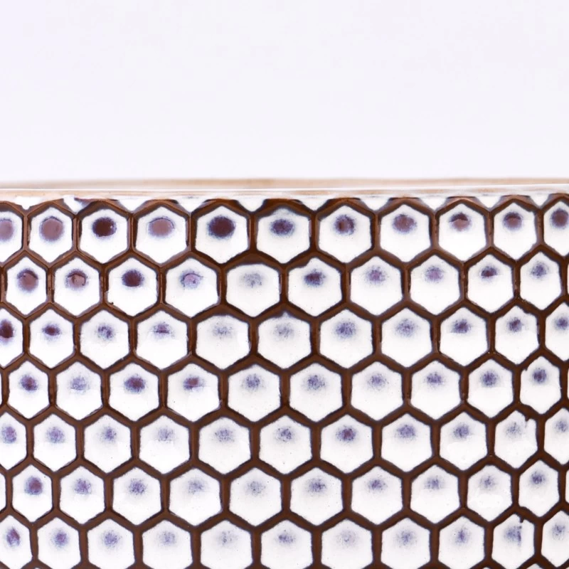 3 wicks ceramic vessel with honeycomb pattern