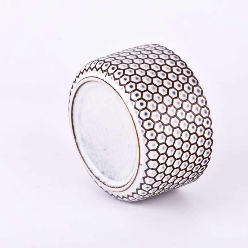 3 wicks ceramic vessel with honeycomb pattern