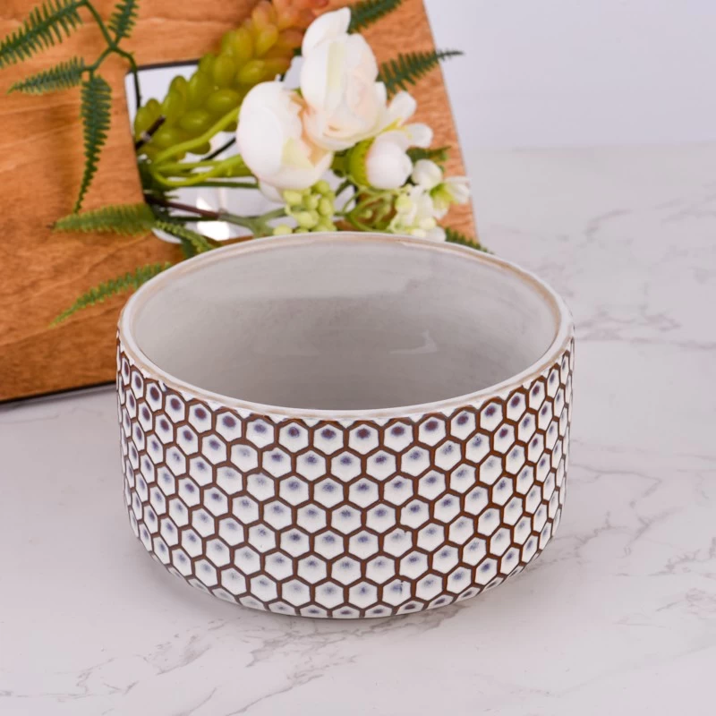 3 wicks ceramic vessel with honeycomb pattern