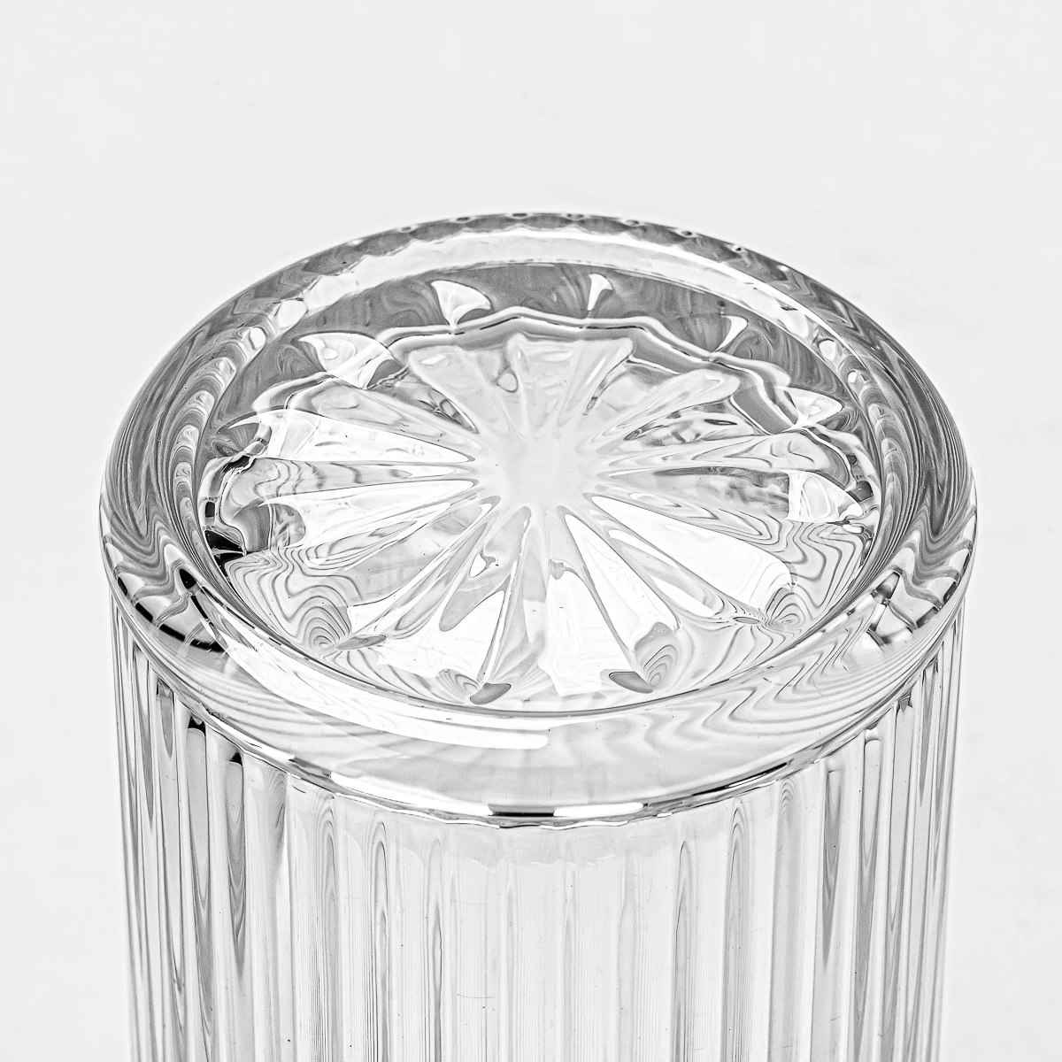 hjemmeinnredning striper lysestake i glass