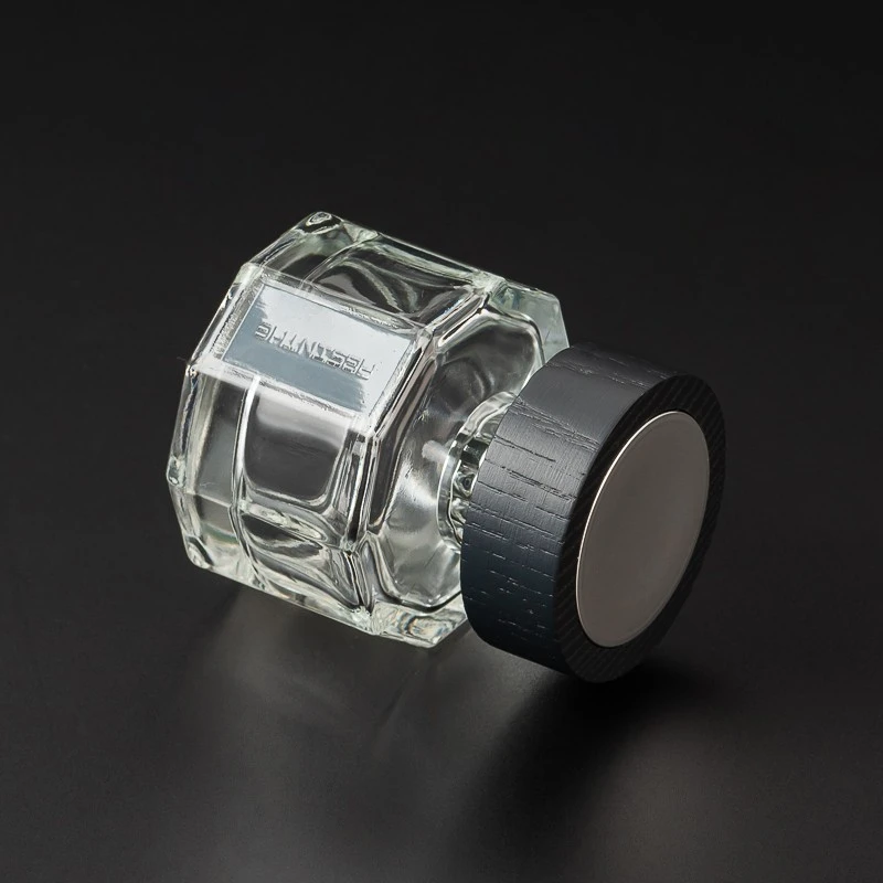 50ml skleněná lahvička na parfémy Polygonální skleněné lahvičky na parfémy Vlastní barevné skleněné lahvičky s rozprašovačem