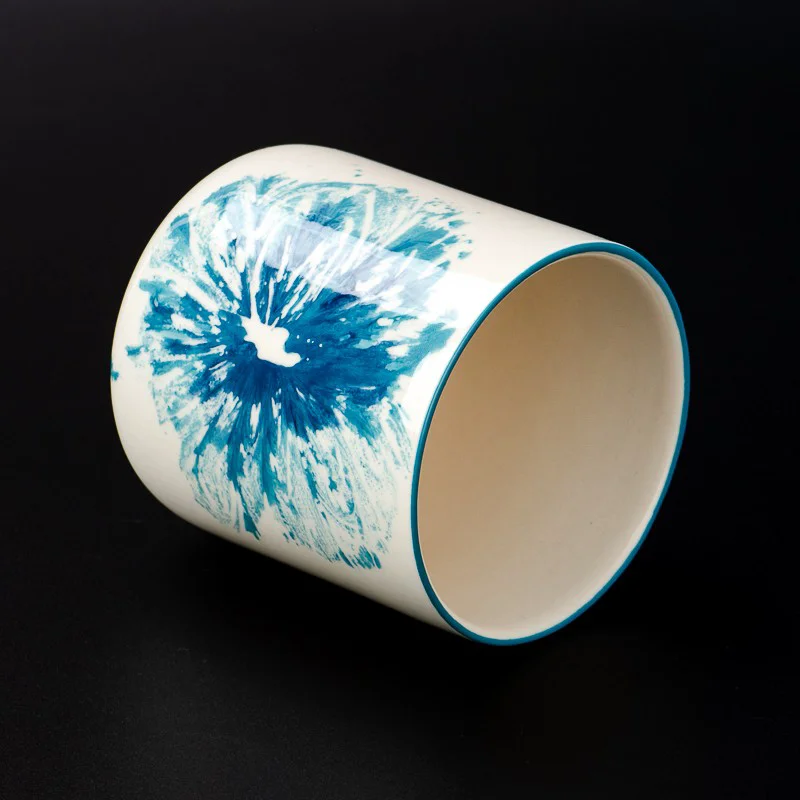 bijela i plava keramička posuda za svijeće od 11oz