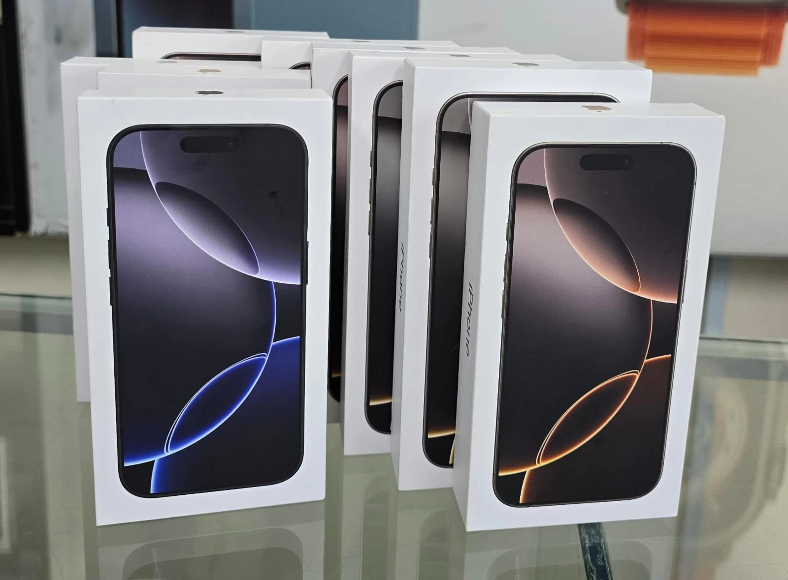 iPhone 16 Pro Max(실제 SIM 1개 및 eSim 1개)