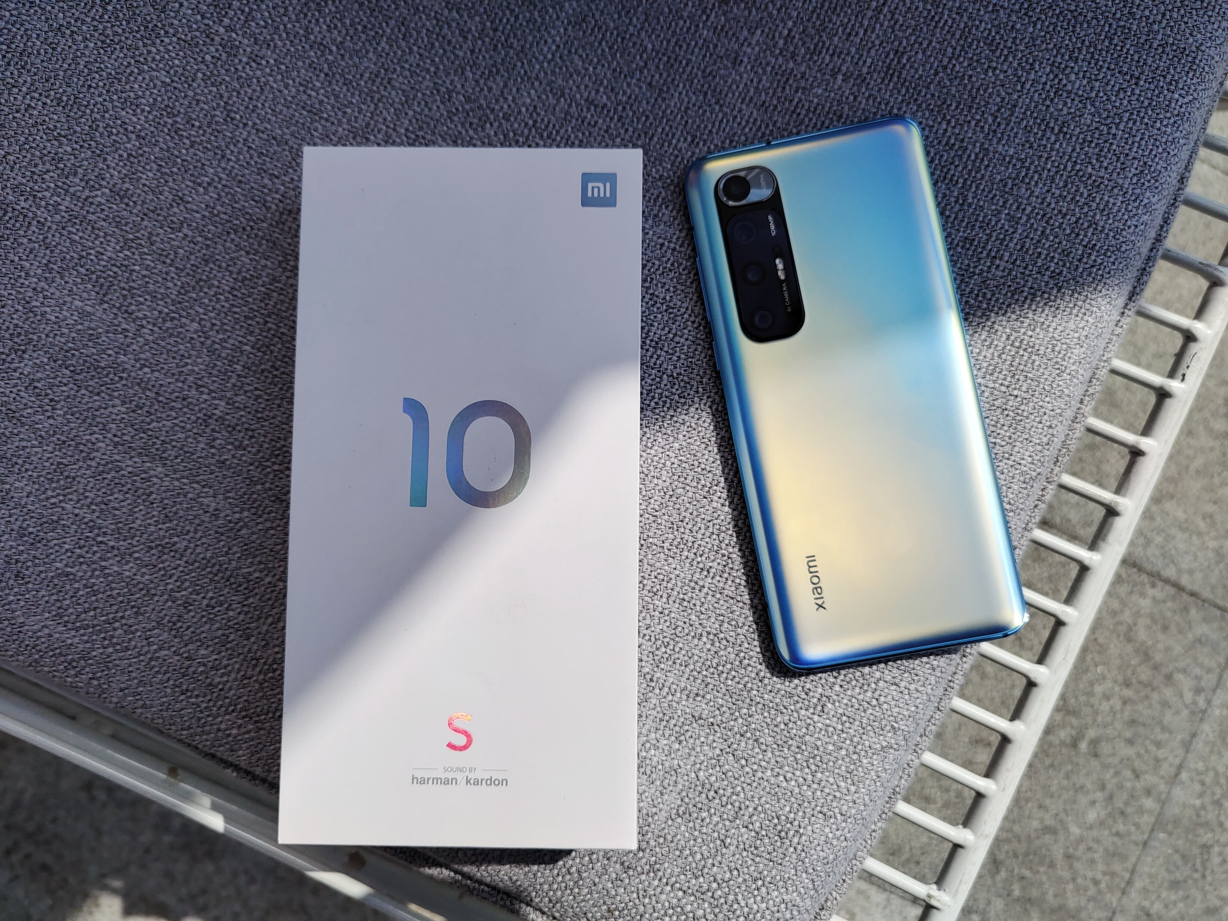 Xiaomi Mi 10s는 멋진 디자인으로 시작하여 Snapdragon 870 칩으로 전원을 공급하며 세계 최고의 음질로 출시됩니다. Xiaomi Mi 10s는 멋진 디자인으로 시작하여 Snapdragon 870 칩으로 전원을 공급하며 세계 최고의 음질로 출시됩니다.