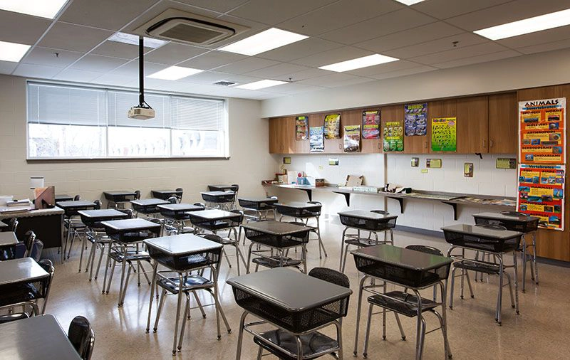 国标实施第一个月：“躺着革命”在学校蔓延，学生告别“睡课桌”