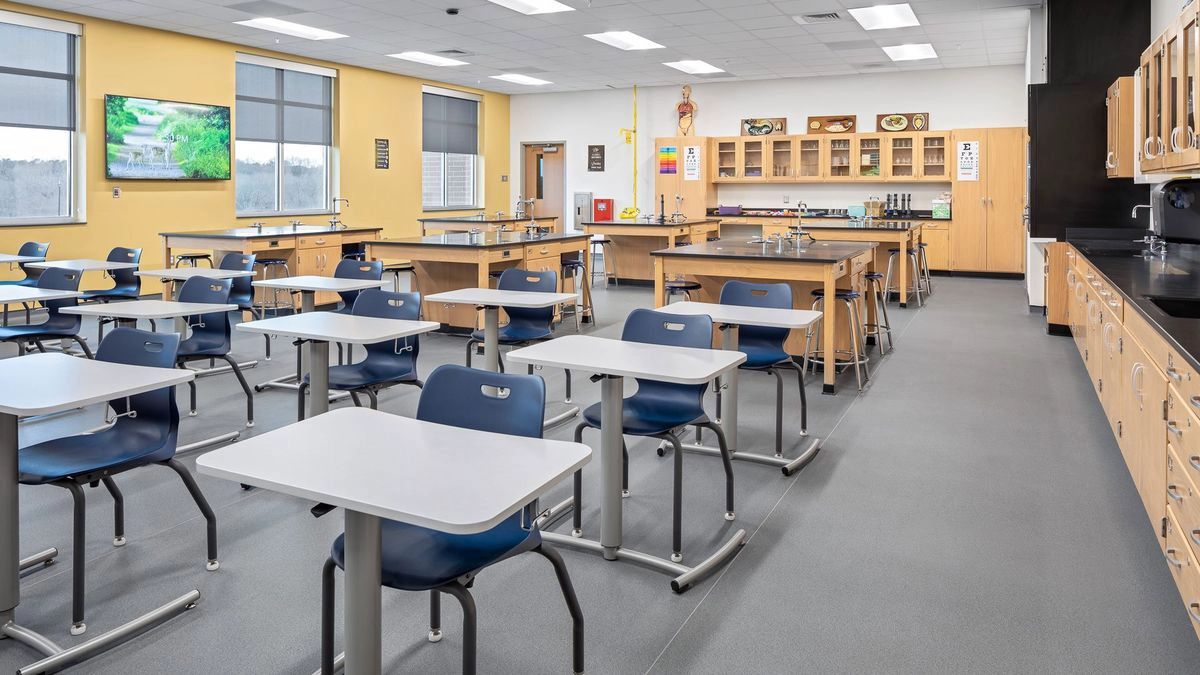 全球融合与创新：中国课桌椅如何走向世界