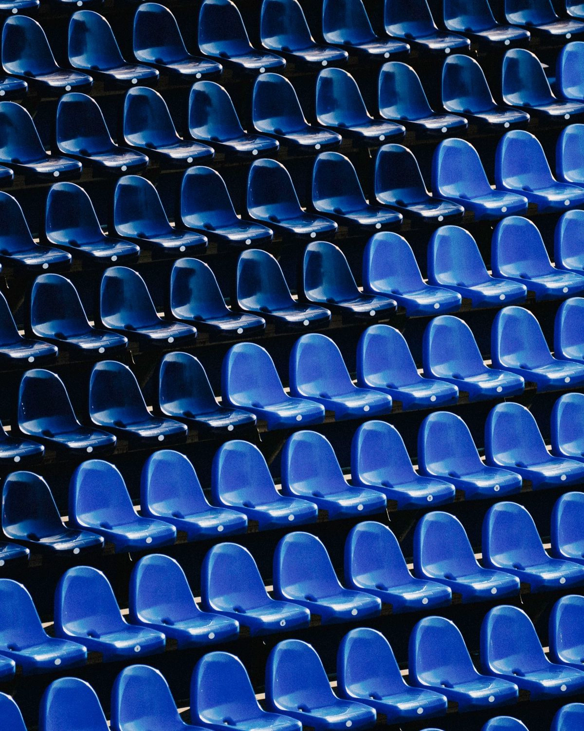 可持续体育场座椅革命：回收材料将旧座椅变成新资产