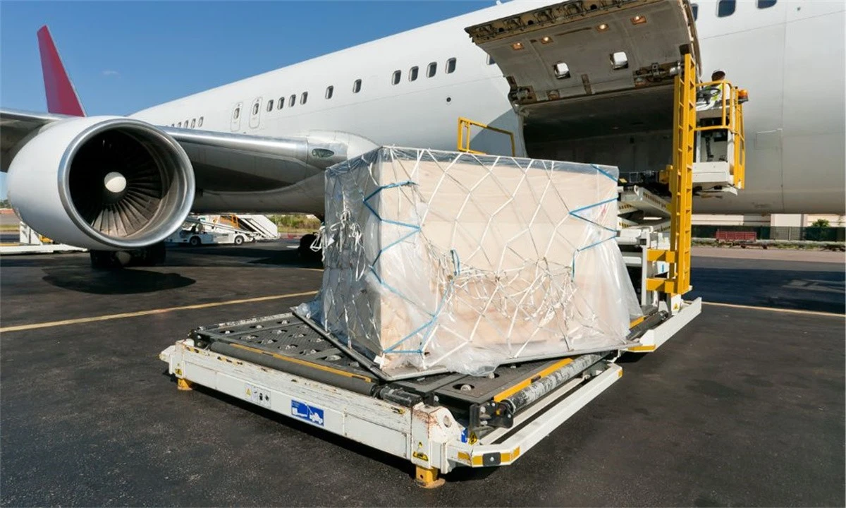 What's the Difference Between Nominate Forwarder and Regular Forwarder for Air Freight to Dubai