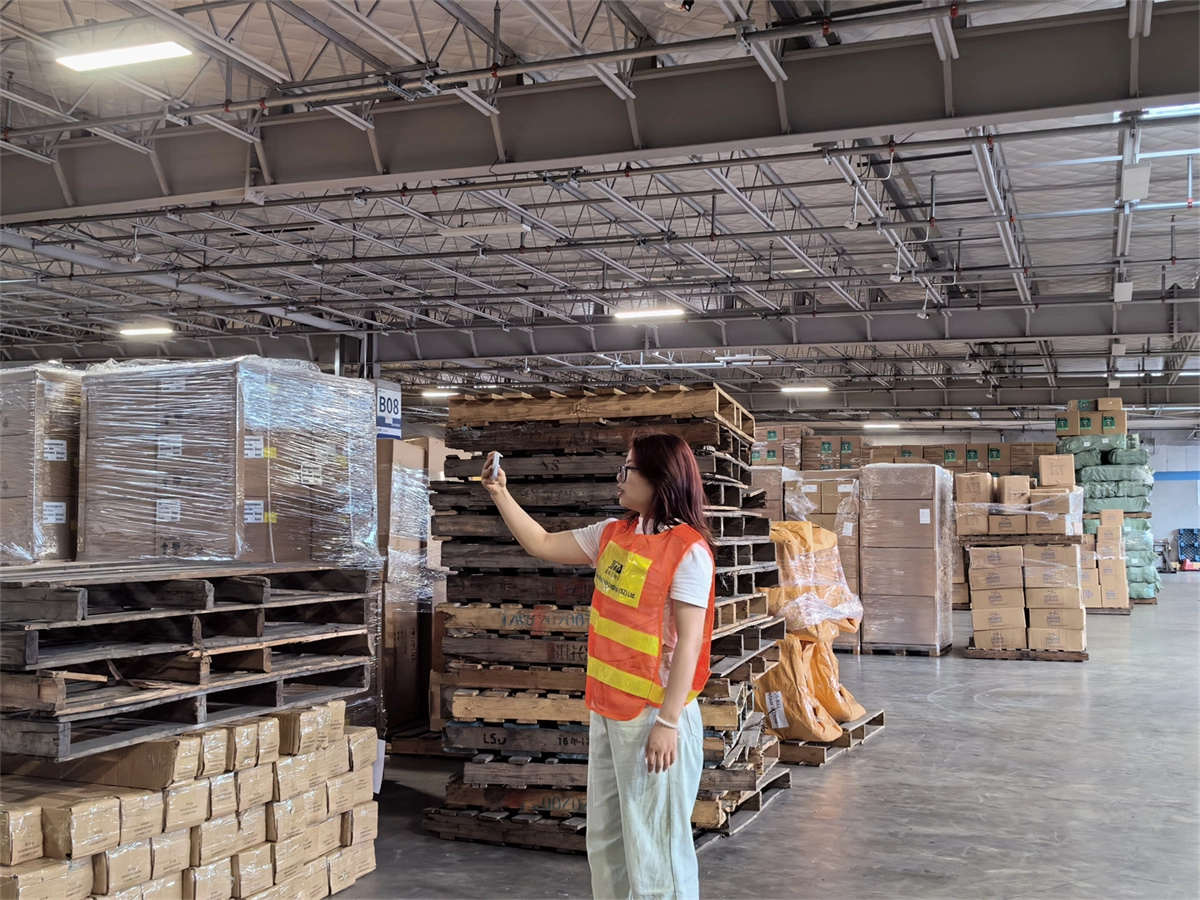 Shipping From China To UAE: Two Tips To Avoid Freight Forwarder Traps