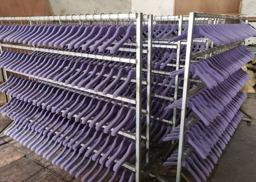 Produktion von Samtbügeln