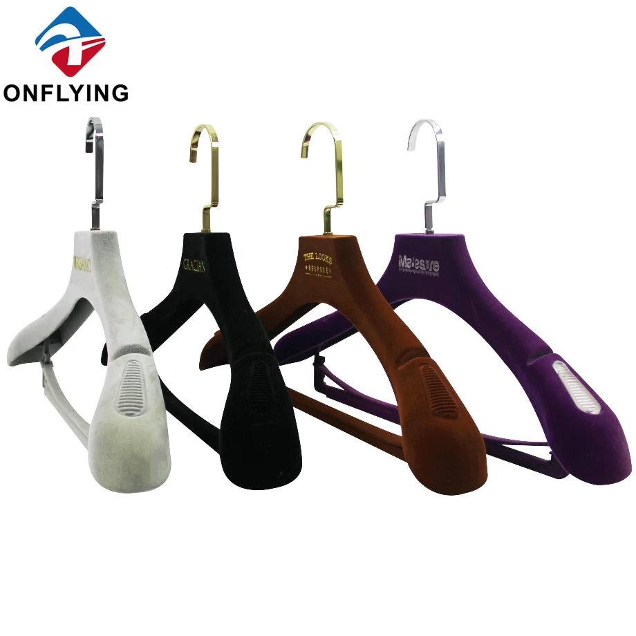 China Anzeigen des Kleidungsstücks mit Hosenstangenanzug Velvet Hangers Custom Hersteller im Verkauf Hersteller