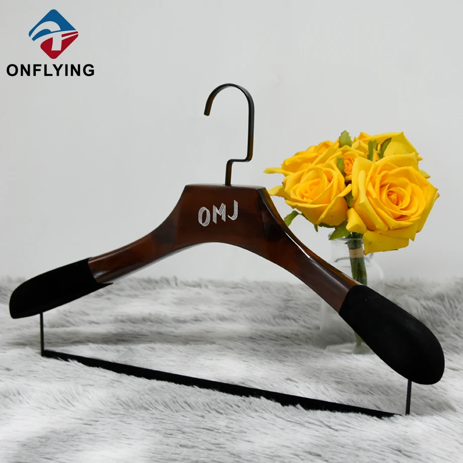 Swivel Hook Wooden Hangers Supplier