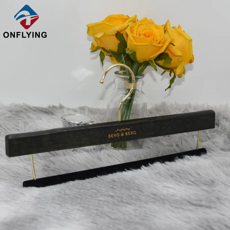 wood hangers Supplier