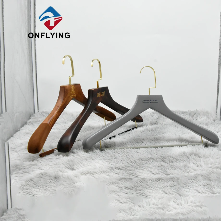 カスタムホットセラーソリッドスーツハンガーウッドノンスリップバー中国のサプライヤー