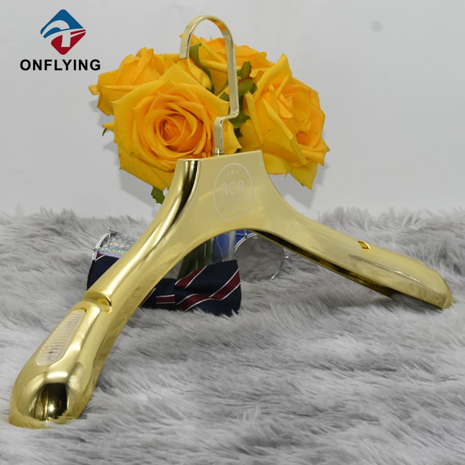 porcelana Percha de plástico con electroplacado de oro duradero de alta gama para el armario China Factory fabricante