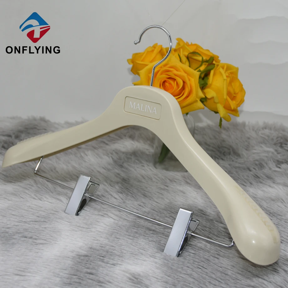 Plastic Hangers Manufacturer