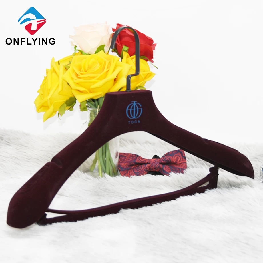 China Luxury Durable With Velvet Bar Wine Red Plastic Suit Hanger China Supplier manufacturer