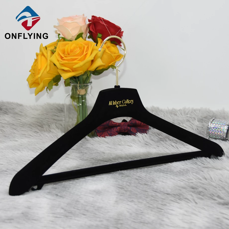 Chine Usine de Chine de cintre de costume de velours fait sur commande noir élégant multifonctionnel fabricant