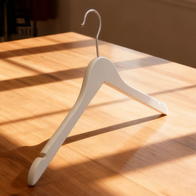 滑らかなカスタム ロゴのウェディング パーティー白いブライダル ドレス ハンガーの中国のサプライヤー