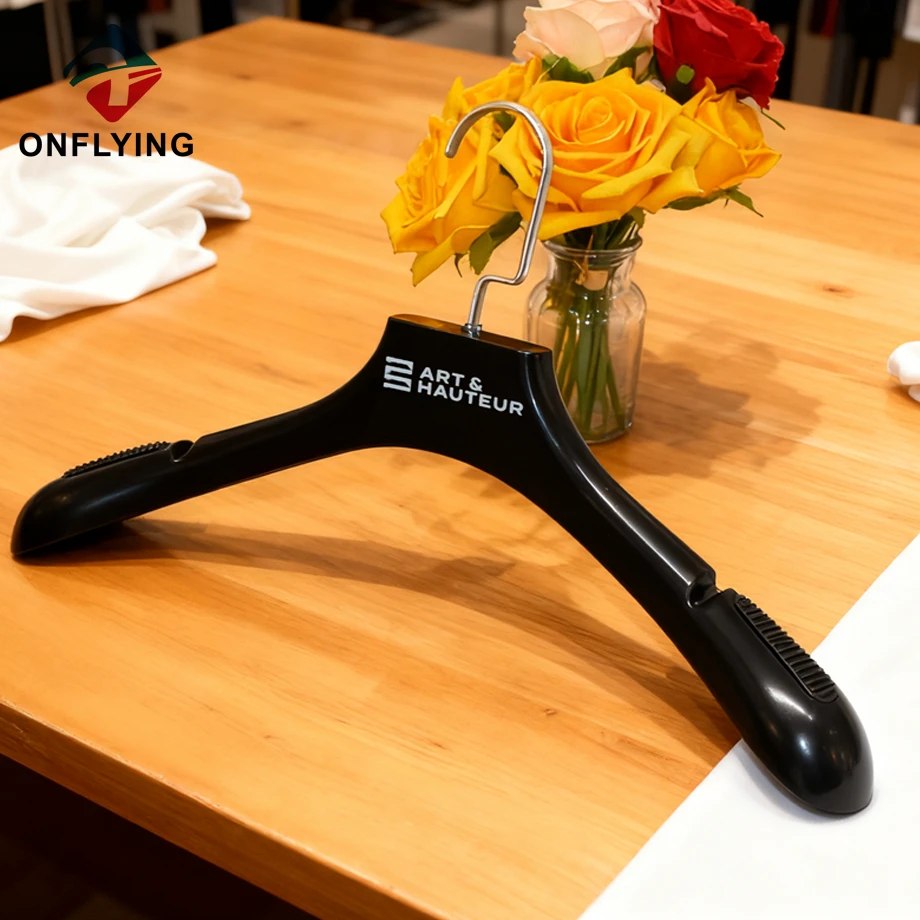 Black Plastic Hanger Set Manufacturer