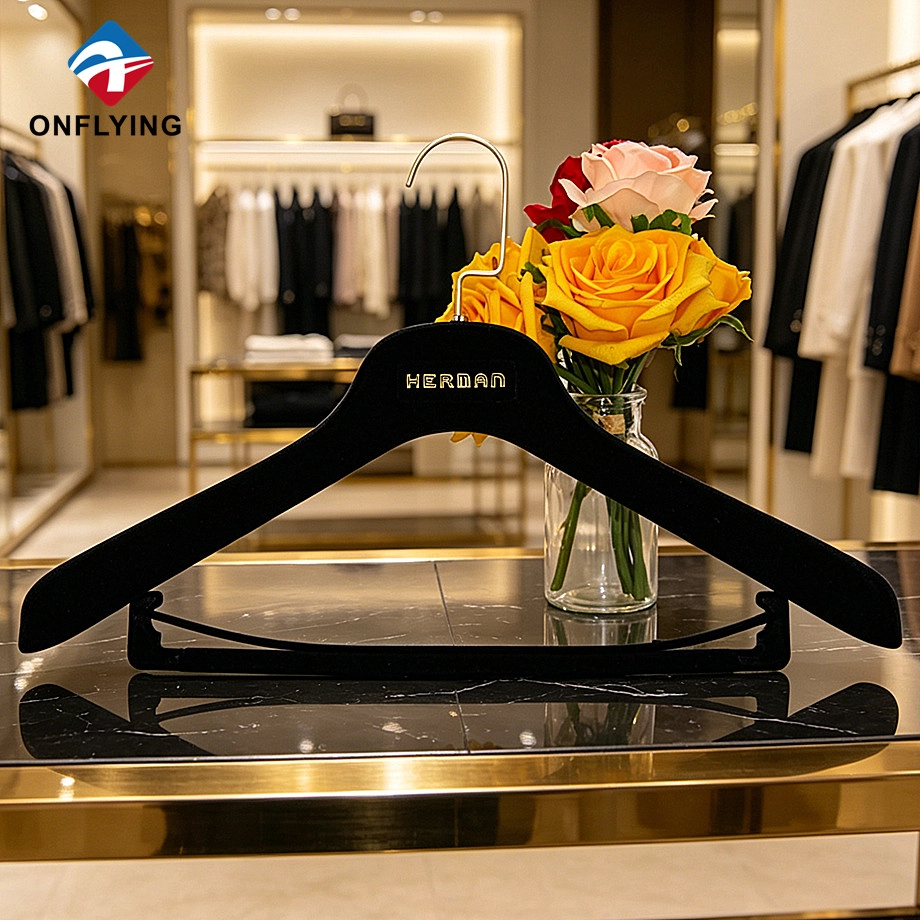 China Velvet Men's Hanger