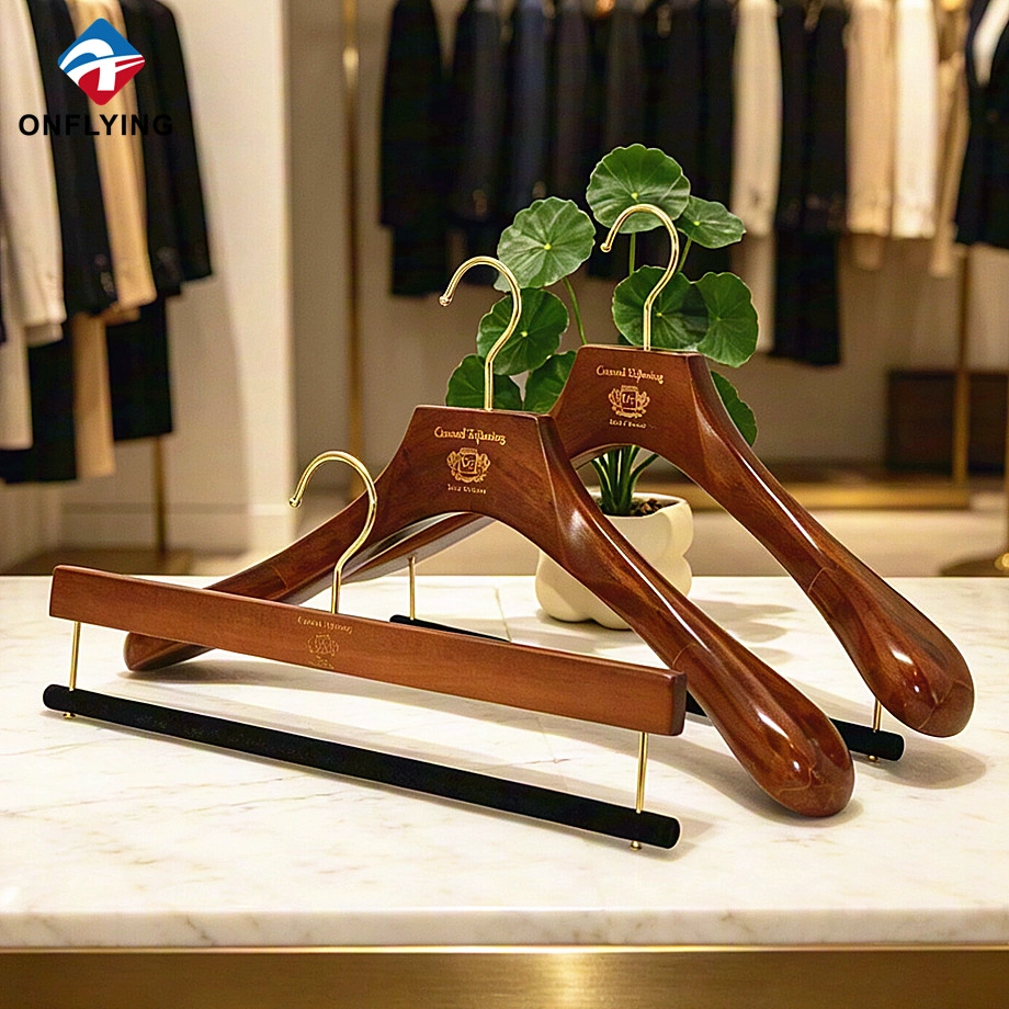 China Clothes Wood Hanger Set