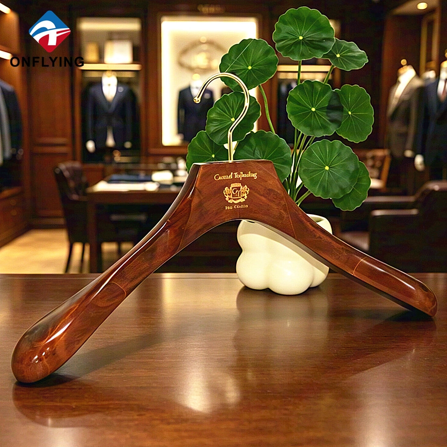 China Clothes Wood Hanger Set