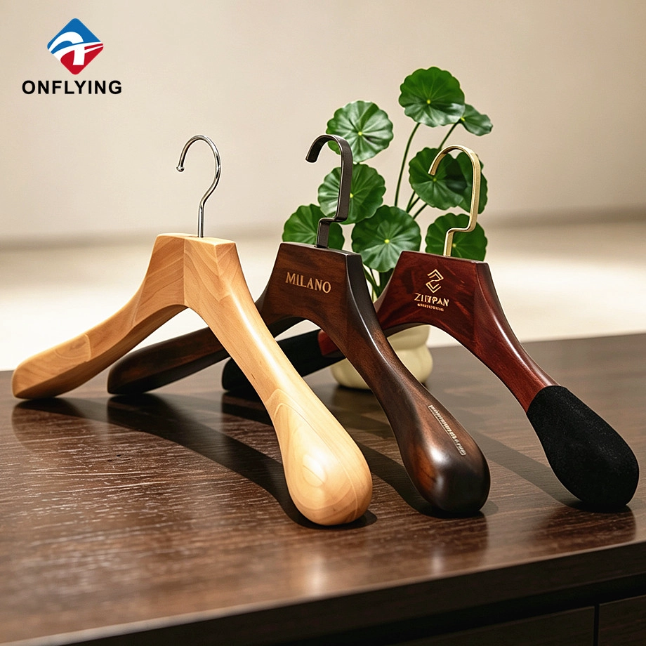 Chine Ensemble de cintres en bois épais, antidérapants, robustes et exquis, divers styles, personnalisés, usine, Chine fabricant