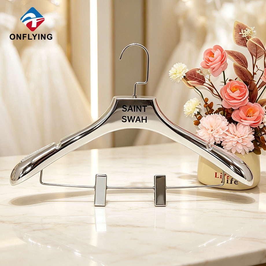 China Electroplated Skirt Hanger