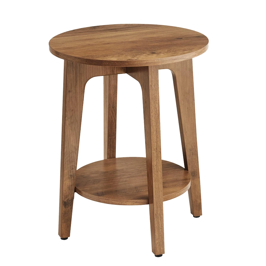 Une petite table d'appoint en bois de conception unique a fait une apparence étonnante
