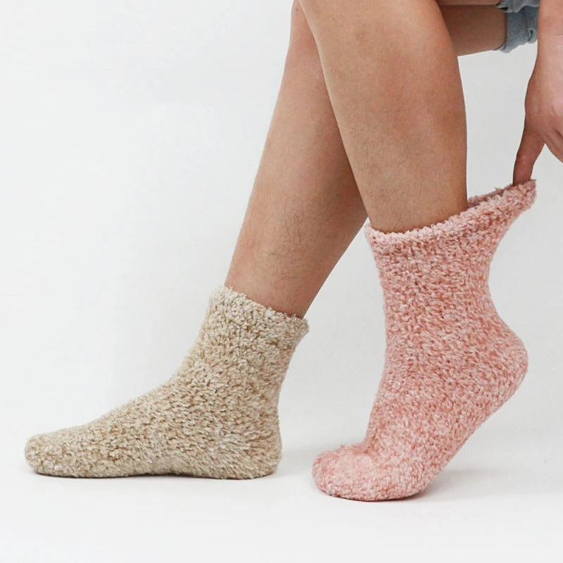China Custom One-Size Women's Plush, Non-Slip, Breathable Mid-Cut Socks Factory Wholesale manufacturer