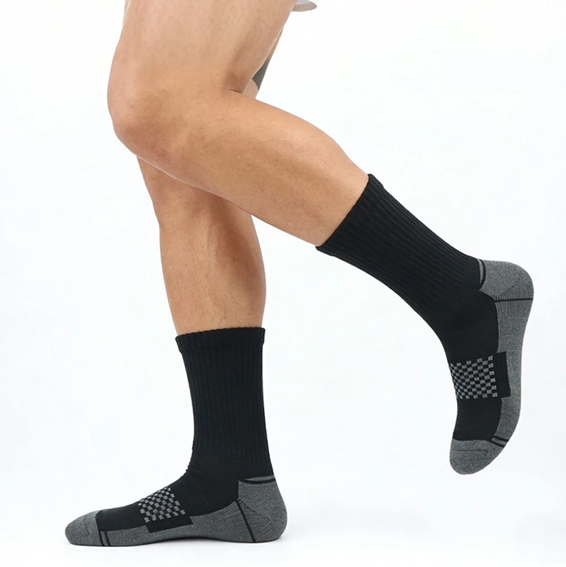 China factory custom logo hiking socks