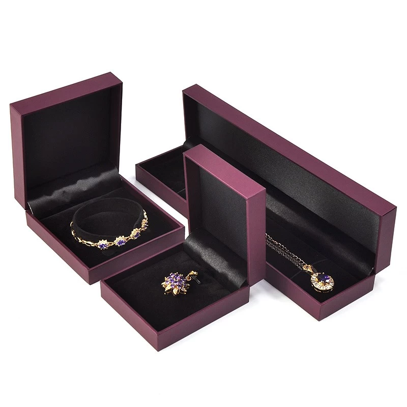 China Fashionable Jewelry Box Pu Leather Ring Box Luxury Earrings Box Customized Logo manufacturer