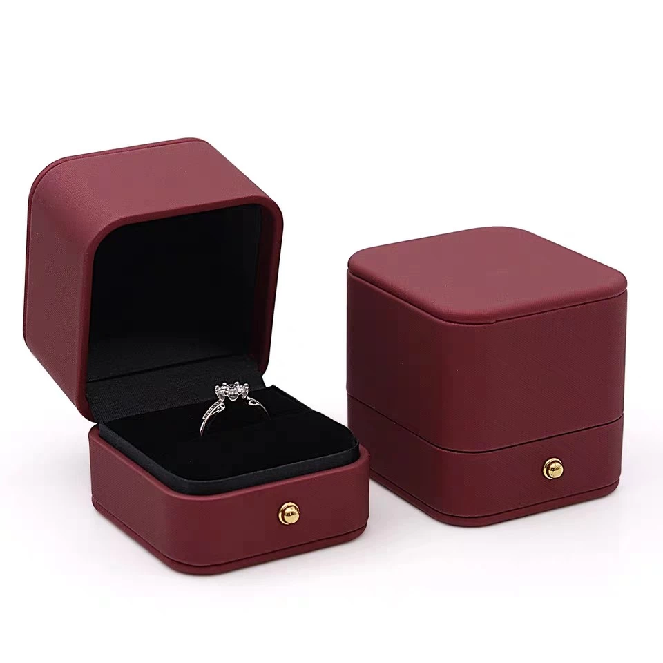 China Factory Direct Supply Jewelry Box Red Ring Box Luxury Customized Logo Pendant Box manufacturer