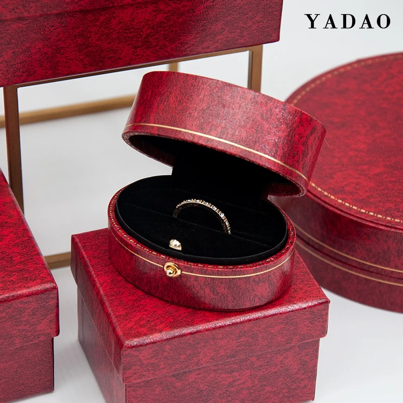 China 2023 hot sale leather material round shape design jewelry box for wholesale manufacturer