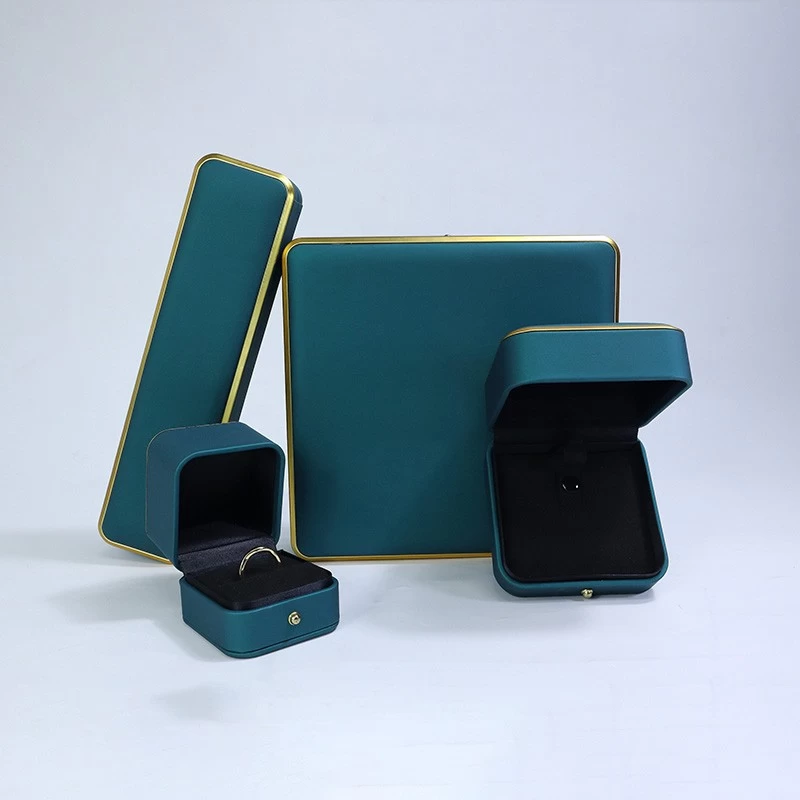 China Wholesale Custom high quality green leather box set  for jewelry packaging manufacturer